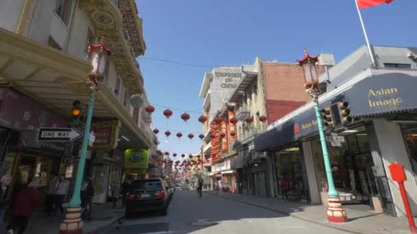 Lampu Merah Cina Tergantung Jalan Chinatown — Stok Video