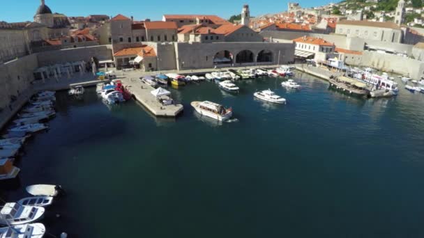 Vista Aérea Los Barcos Puerto Del Casco Antiguo — Vídeos de Stock