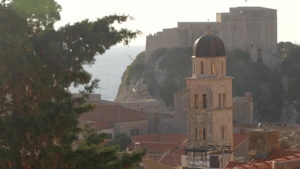 Festung Laurentius Hinter Einem Glockenturm — Stockvideo