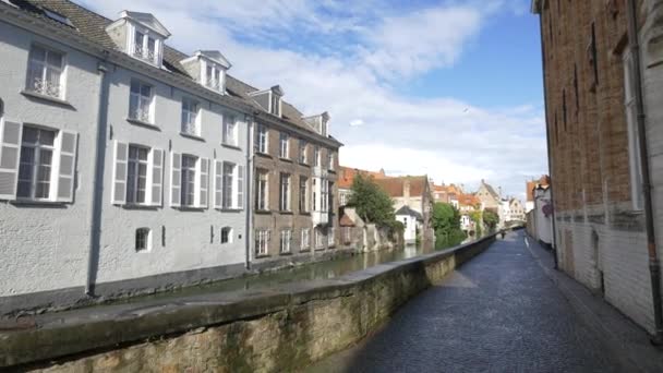 Brugge Met Gebouwen Gracht — Stockvideo