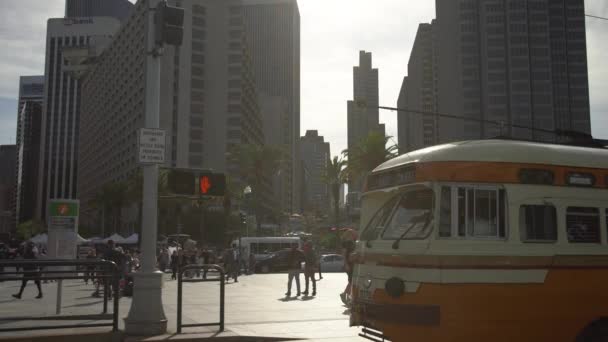 샌프란시스코의 거리를 달리는 — 비디오