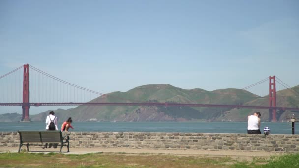 Golden Gate Bridge Seen Waterfront — Stock Video