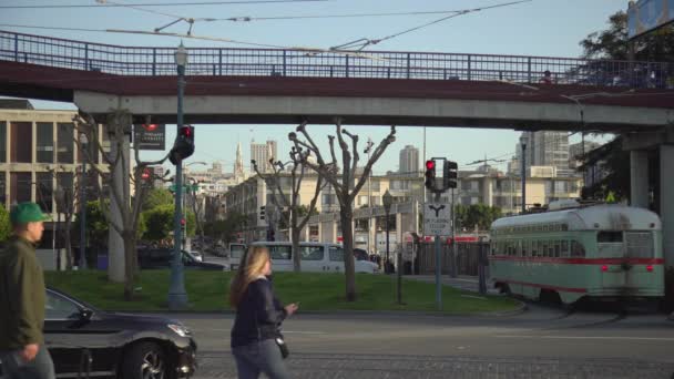 Auto Mensen Bussen Straat Een Stad — Stockvideo