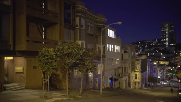 Gebouwen Een Straat Nachts — Stockvideo