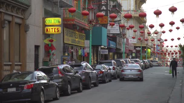 Lanternas Chinesas Vermelhas Uma Rua Chinatown — Vídeo de Stock