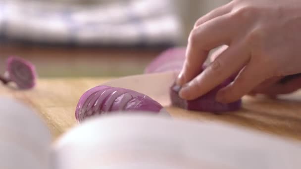 Woman Slicing Red Onion Chopping Board — Stock Video
