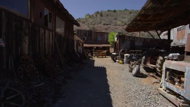 Abandoned Machinery Crowded Yard — Stok video