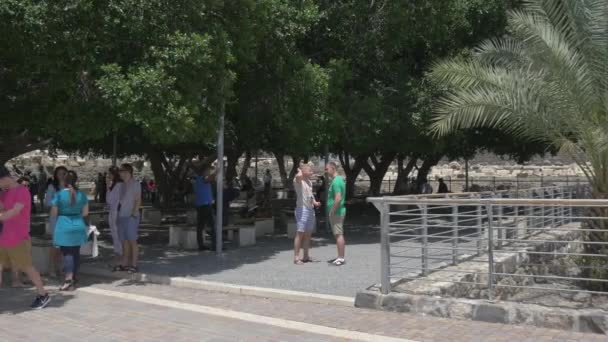 Toeristen Kafarnaüm Straat — Stockvideo