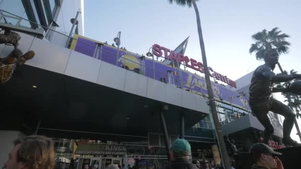 Niedriger Winkel Des Staples Centers — Stockvideo