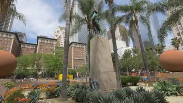 Palmeras Esculturas Pershing Square — Vídeo de stock