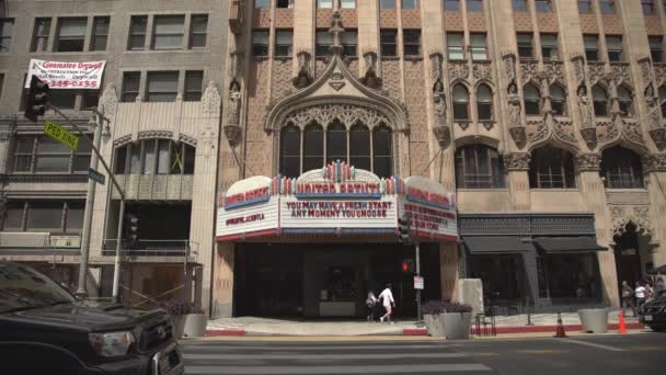 Vstup Divadla United Artists Theatre — Stock video