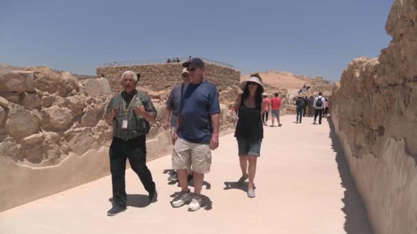 Άποψη Των Τουριστών Που Επισκέπτονται Masada — Αρχείο Βίντεο