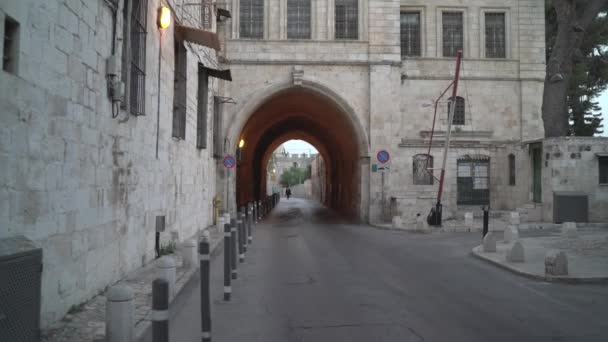 Passagem Arqueada Edifício Pedra — Vídeo de Stock