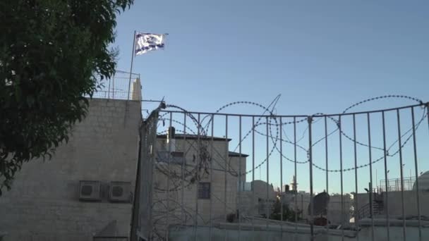 Здания Иерусалиме Видны Через Забор — стоковое видео