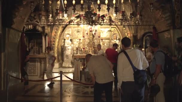 Turistas Que Visitam Altar Gólgota — Vídeo de Stock