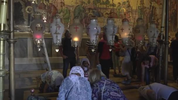 그리스도인 기념품 휴게소의 관광객들 — 비디오