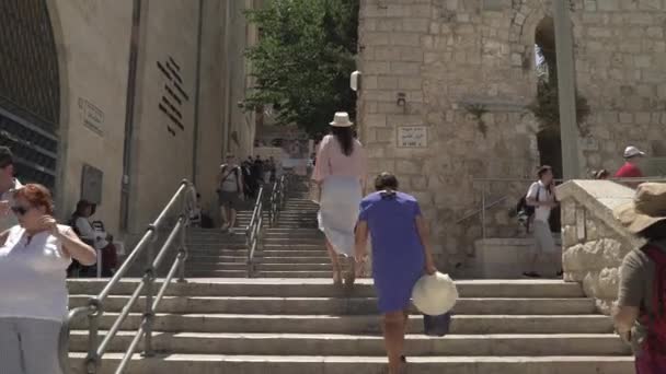 エルサレムの階段を歩く観光客 — ストック動画