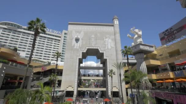 Hollywood Highland Centrum Met Ishtar Gate — Stockvideo