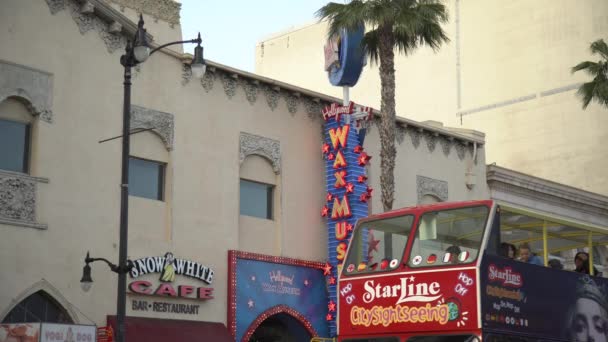 Автобус Біля Музею Голлівуді — стокове відео