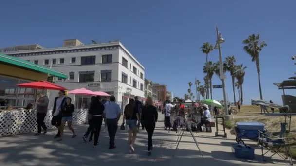 Wandelen Door Straatverkopers — Stockvideo