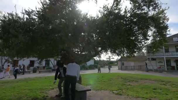 Caminando Descansando Casco Antiguo San Diego — Vídeo de stock