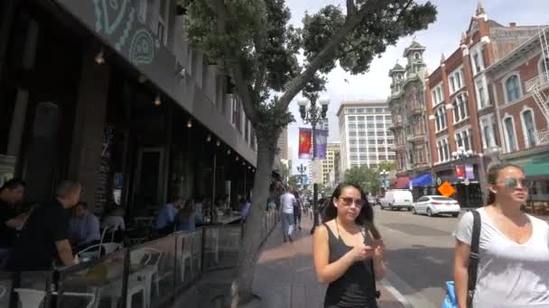 Caminhando Pelo Café Quinta Avenida — Vídeo de Stock