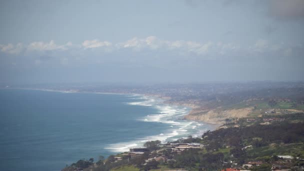 Costa Del Océano Día Nublado — Vídeos de Stock