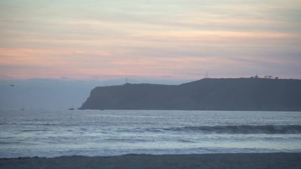 日落时的海滩和海洋 — 图库视频影像