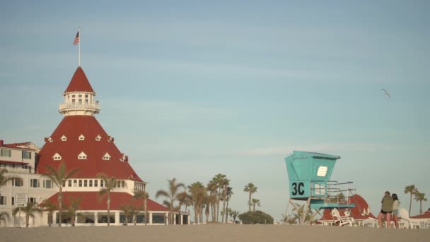 Plavčík Nedaleko Hotelu Del Coronado — Stock video