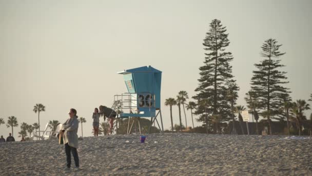 Torre Salva Vidas Azul Uma Praia — Vídeo de Stock