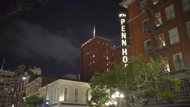 Отель Penn Другие Здания Ночью — стоковое видео