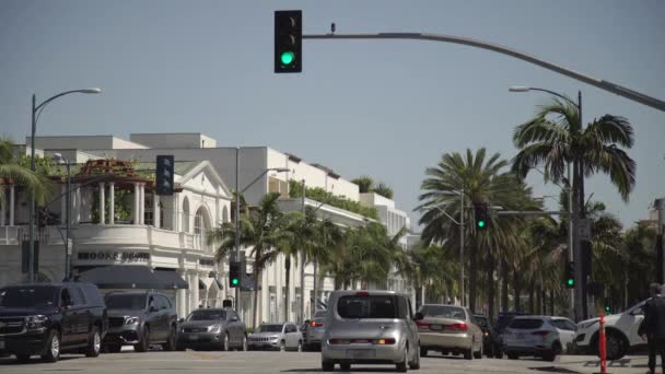 Verkehr Mit Autos Beverly Hills — Stockvideo