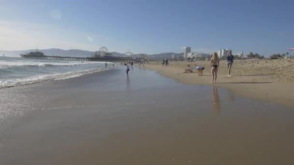 Bambini Che Giocano Nell Acqua Dell Oceano — Video Stock