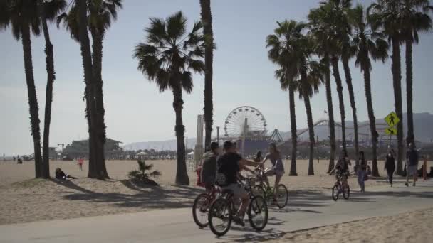 Turister Promenader Strand Gränd Santa Monica — Stockvideo