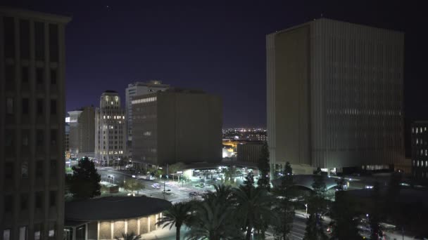 Edificios West Jefferson Street Por Noche — Vídeo de stock