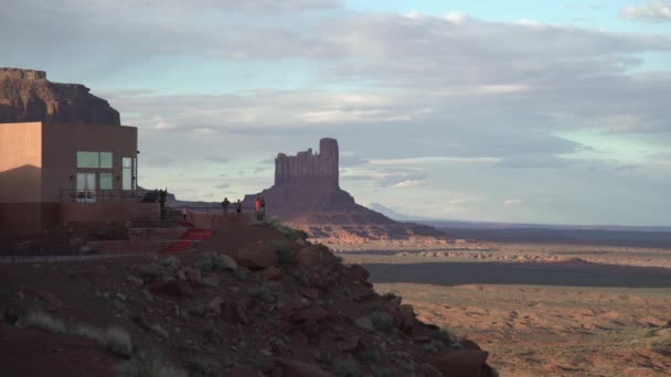 Turyści Monument Valley — Wideo stockowe