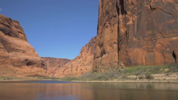 River Vertical Cliffs — Vídeos de Stock