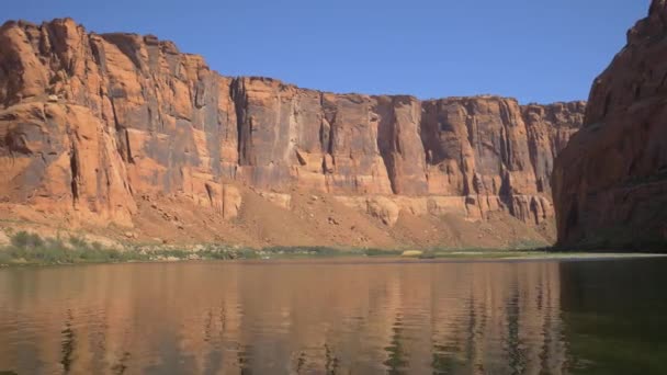 Река Колорадо Вертикальные Скалы — стоковое видео