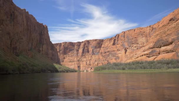 Colorado Nehri Boyunca Kayalıklar — Stok video