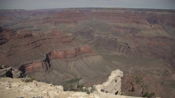 Dal Med Klippor Vid Grand Canyon — Stockvideo