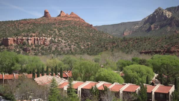 Formaciones Rocosas Rojas Colinas Vistas Desde Ciudad — Vídeo de stock