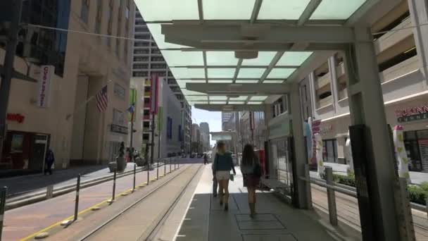 Туристи Ходять Біля Трамвайної Станції Сполучені Штати Америки — стокове відео