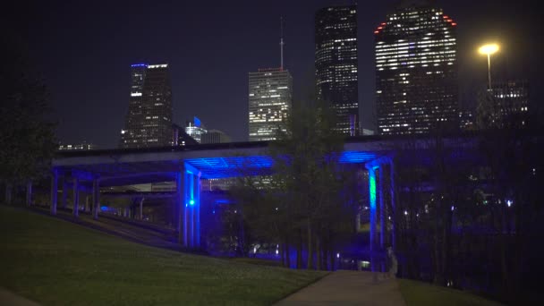 Puente Aligerado Rascacielos Por Noche Estados Unidos América — Vídeo de stock