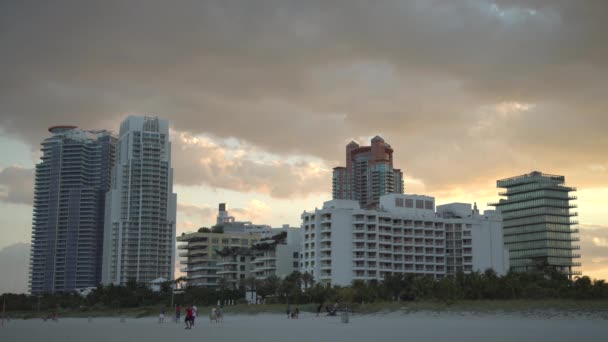 Gebäude Und Türme Vom Strand Aus Gesehen Vereinigte Staaten Von — Stockvideo