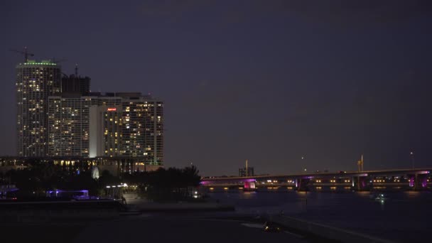 Будинки Маямі Бухта Вночі — стокове відео
