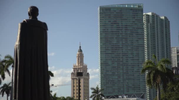 Wolkenkratzer Und Der Freedom Tower Miami — Stockvideo