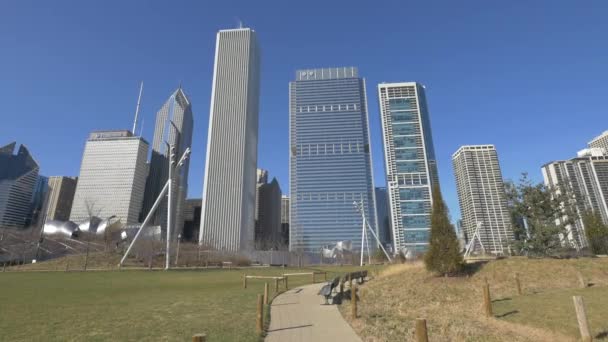 Wolkenkrabbers Vanaf Millennium Park Chicago — Stockvideo