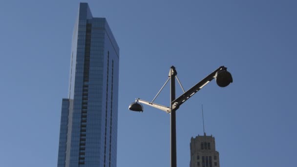 Lamp Post Een Wolkenkrabber Verenigde Staten Van Amerika — Stockvideo