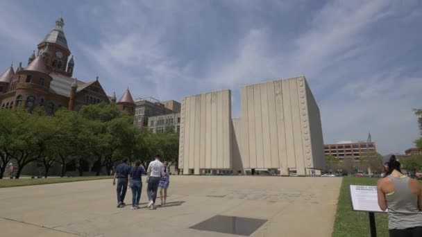 Мемориал Джона Фицджеральда Кеннеди Далласе — стоковое видео