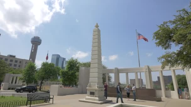 Památník Kennedyho Dealeyho Plaza Dallasu — Stock video